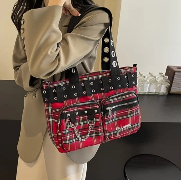Red Plaid And Grommets Tote Bag - Picture 9 of 10